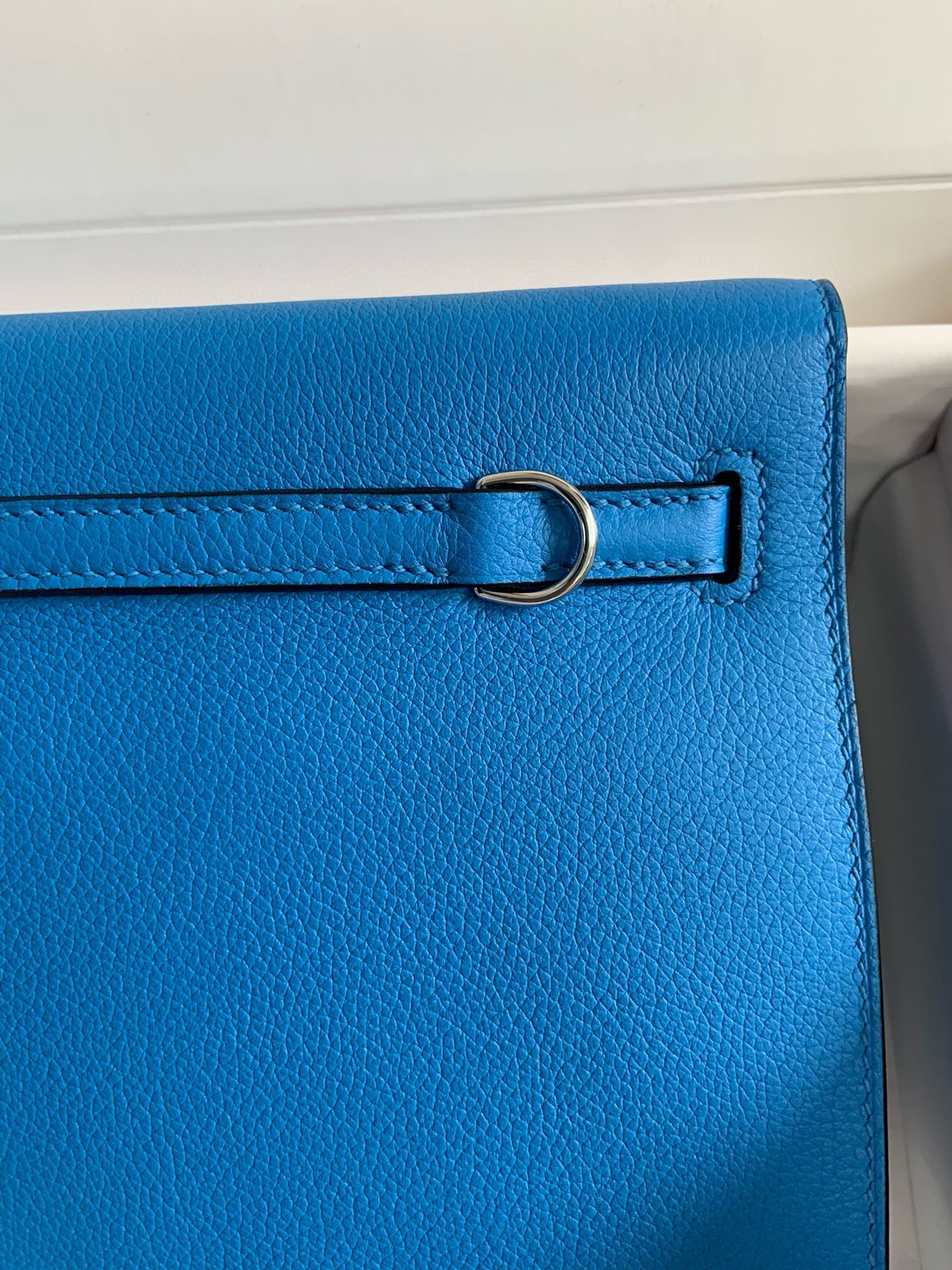 KELLY DANSE 22 EVERCOLOR BLUE IN CALFSKIN SLIVER HARDWARE