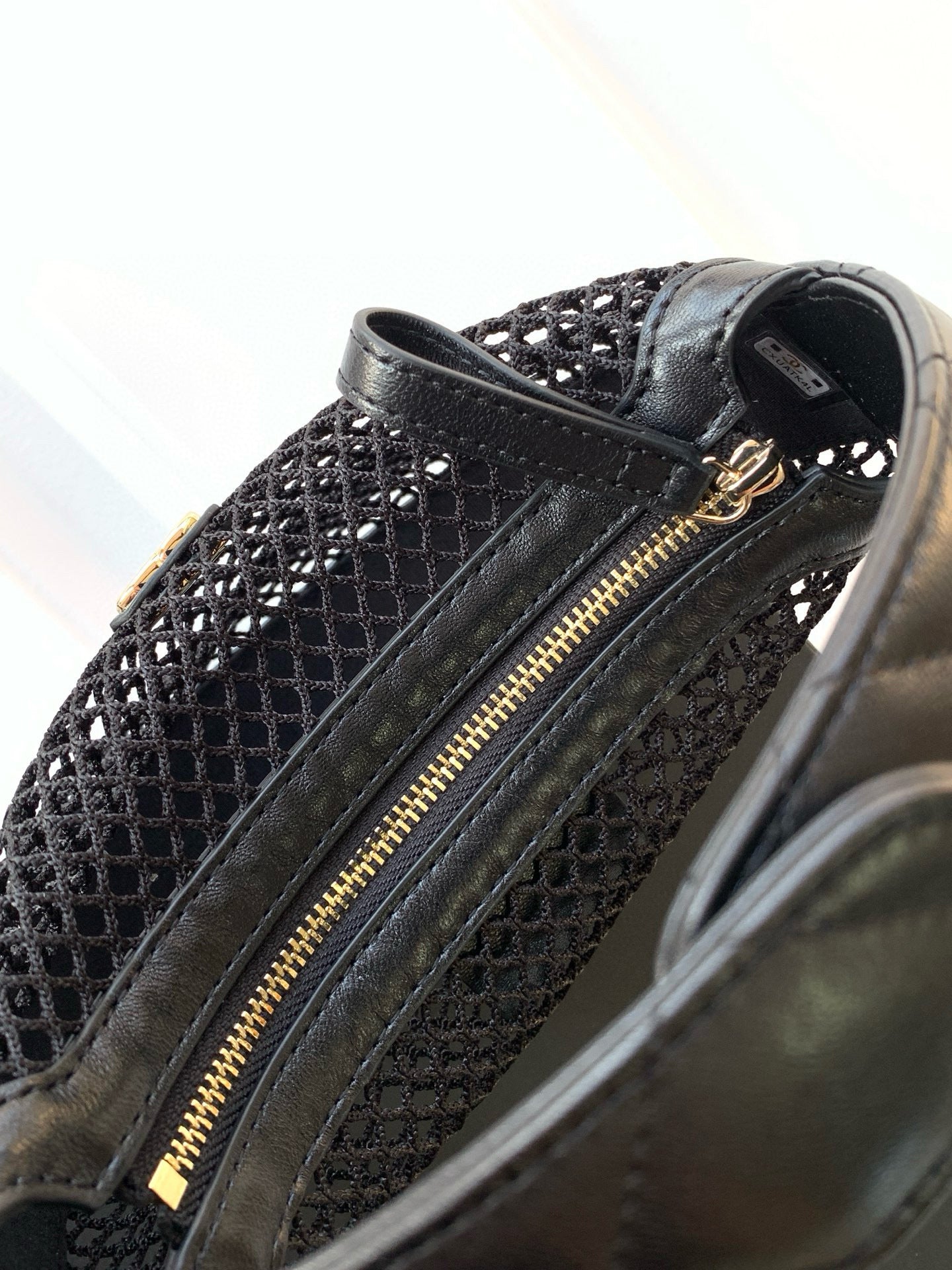 CC 25S POUCH IN BLACK LAMBSKIN WITH MESH GOLD HARDWARE