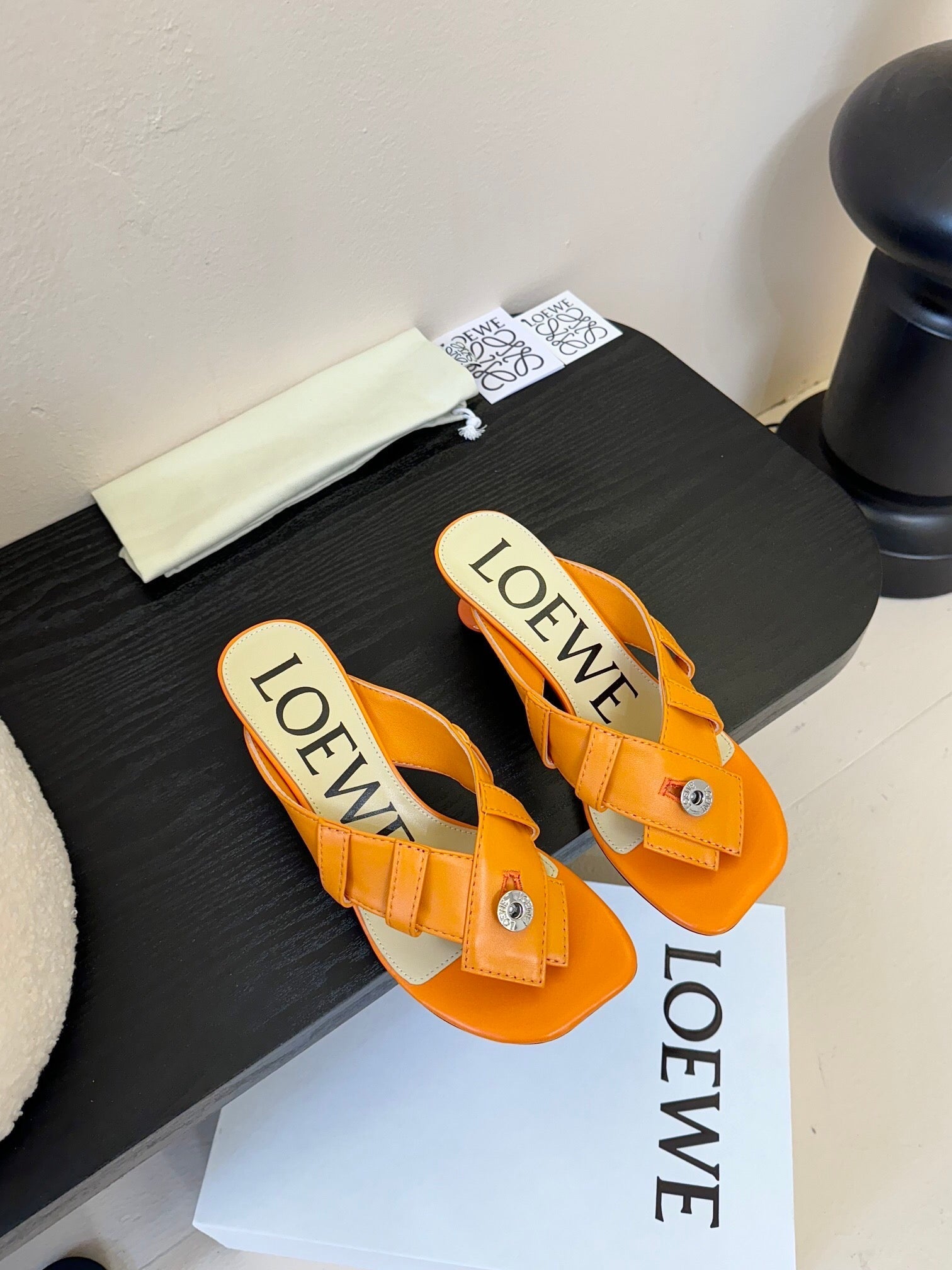 LOW TOY PANTA TOE SANDAL IN LAMBSKIN BRIGHT