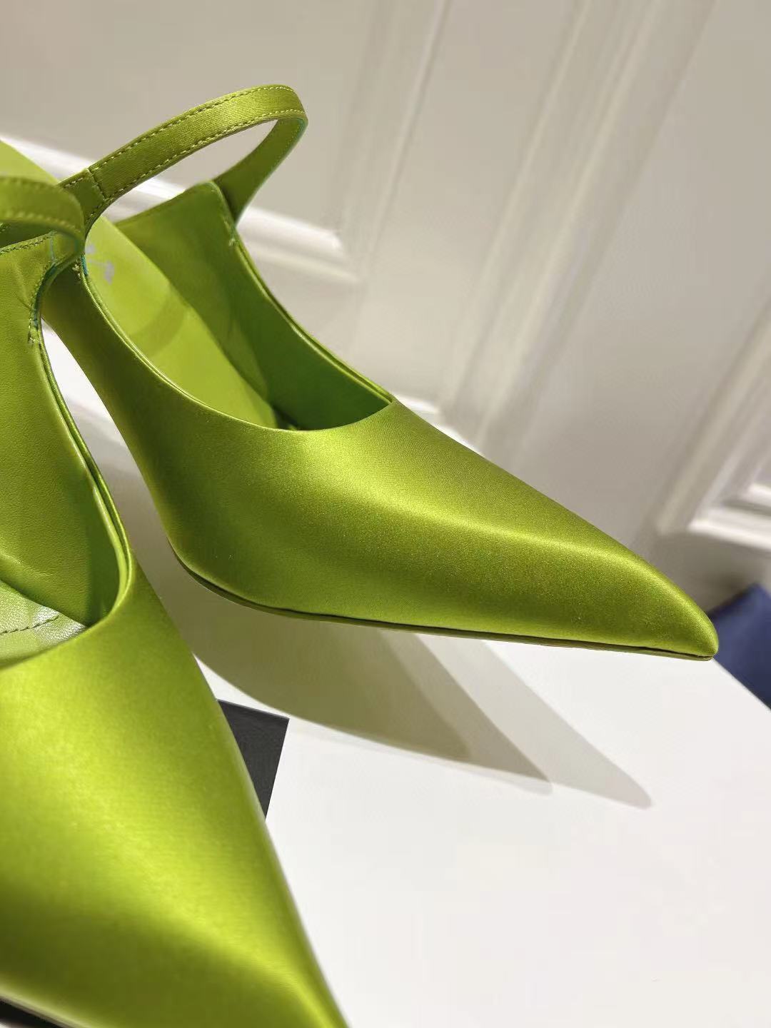 PRA 75 POINTED SATIN MULES IN GREEN FLEECE HEEL