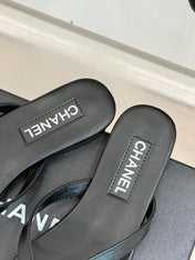FLAT THONG SANDALS IN BLACK CALFKSIN EMBOSSED CRYSTAL