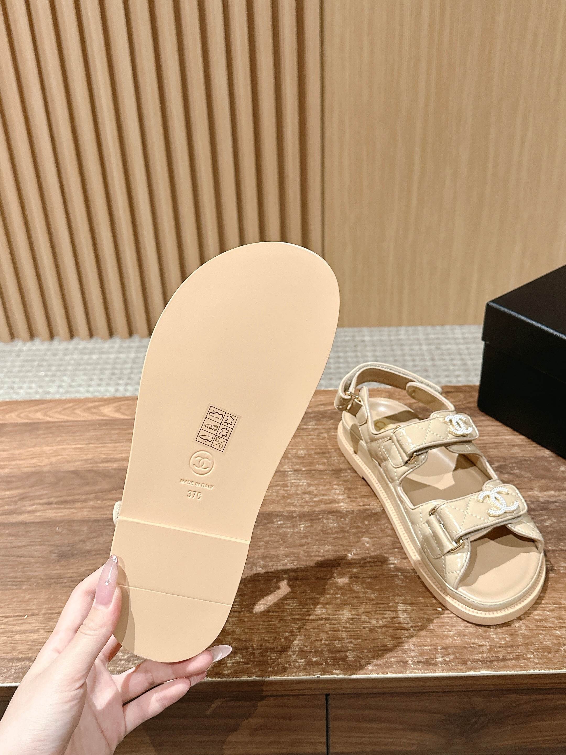 DAD SANDALS IN BEIGE QUILTED CALFSKIN