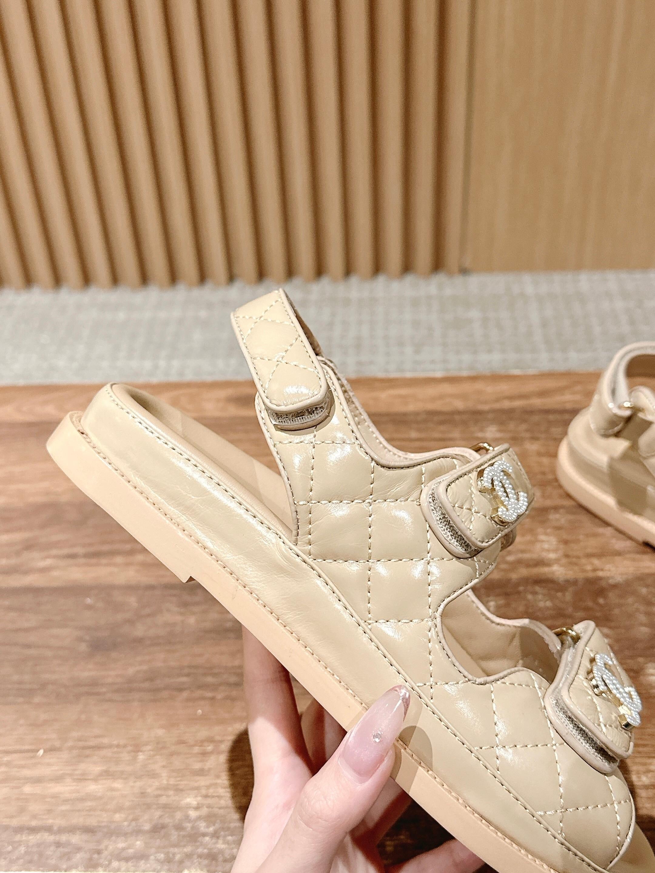 DAD SANDALS IN BEIGE QUILTED CALFSKIN