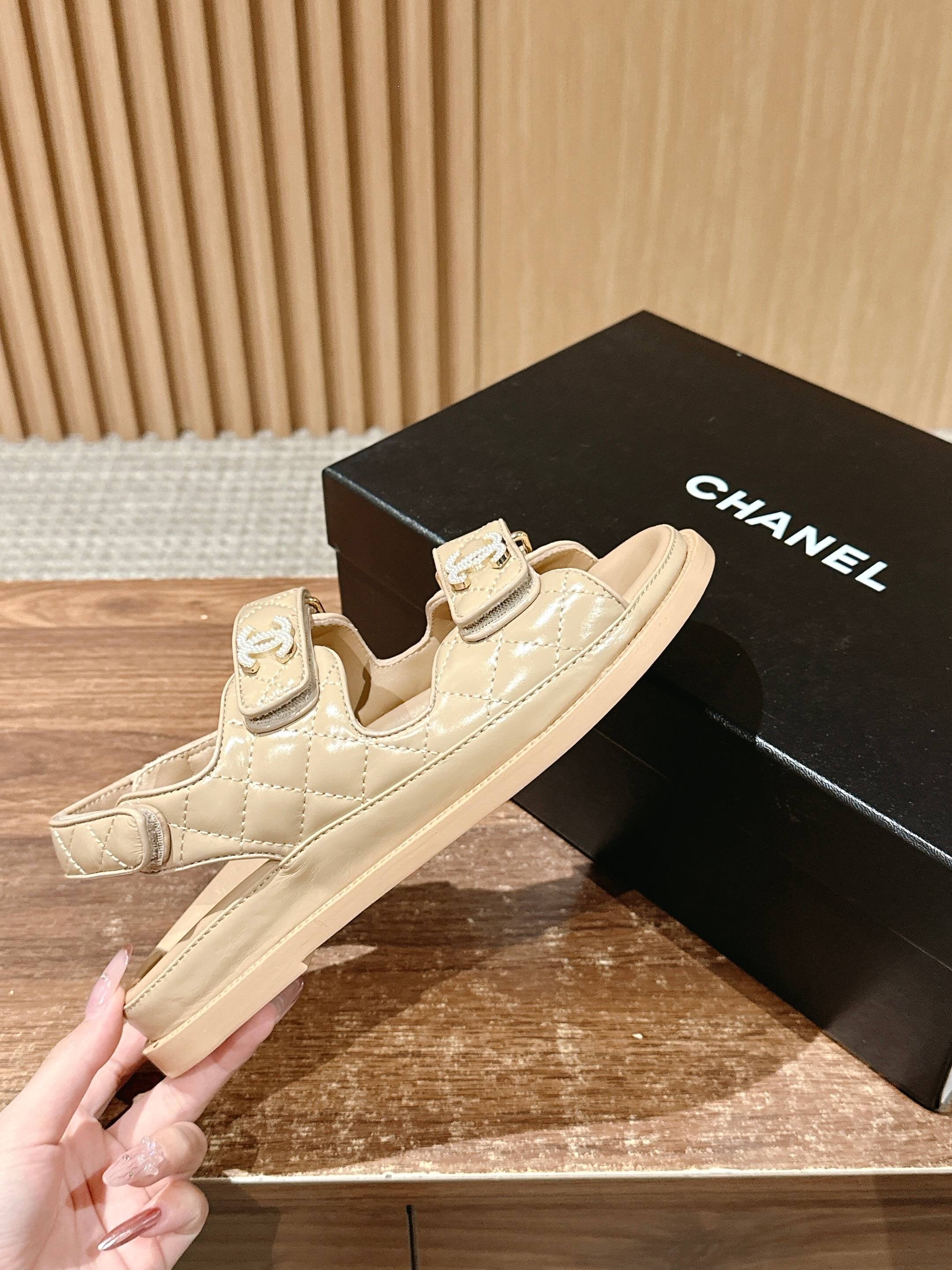 DAD SANDALS IN BEIGE QUILTED CALFSKIN