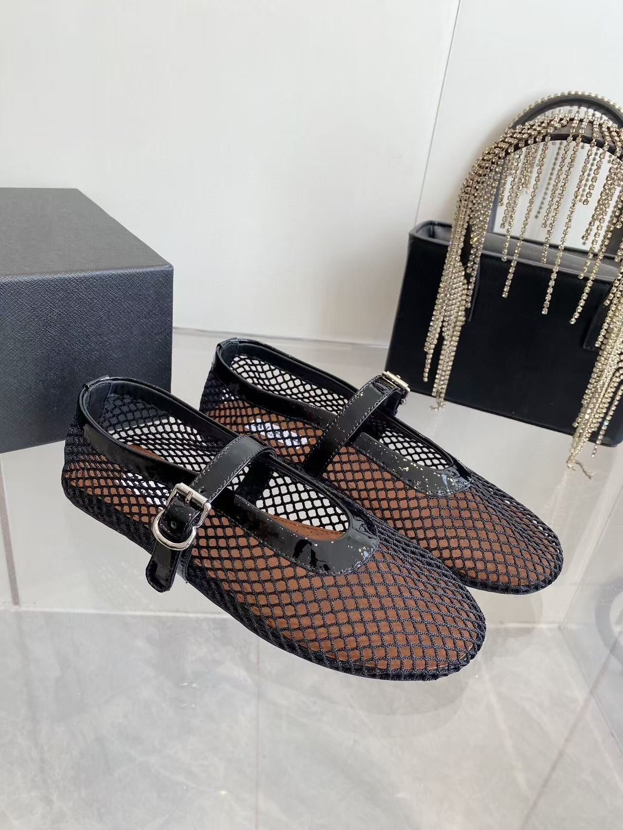 MARY JANE SHOES IN BLACK MESH AND LEATHER