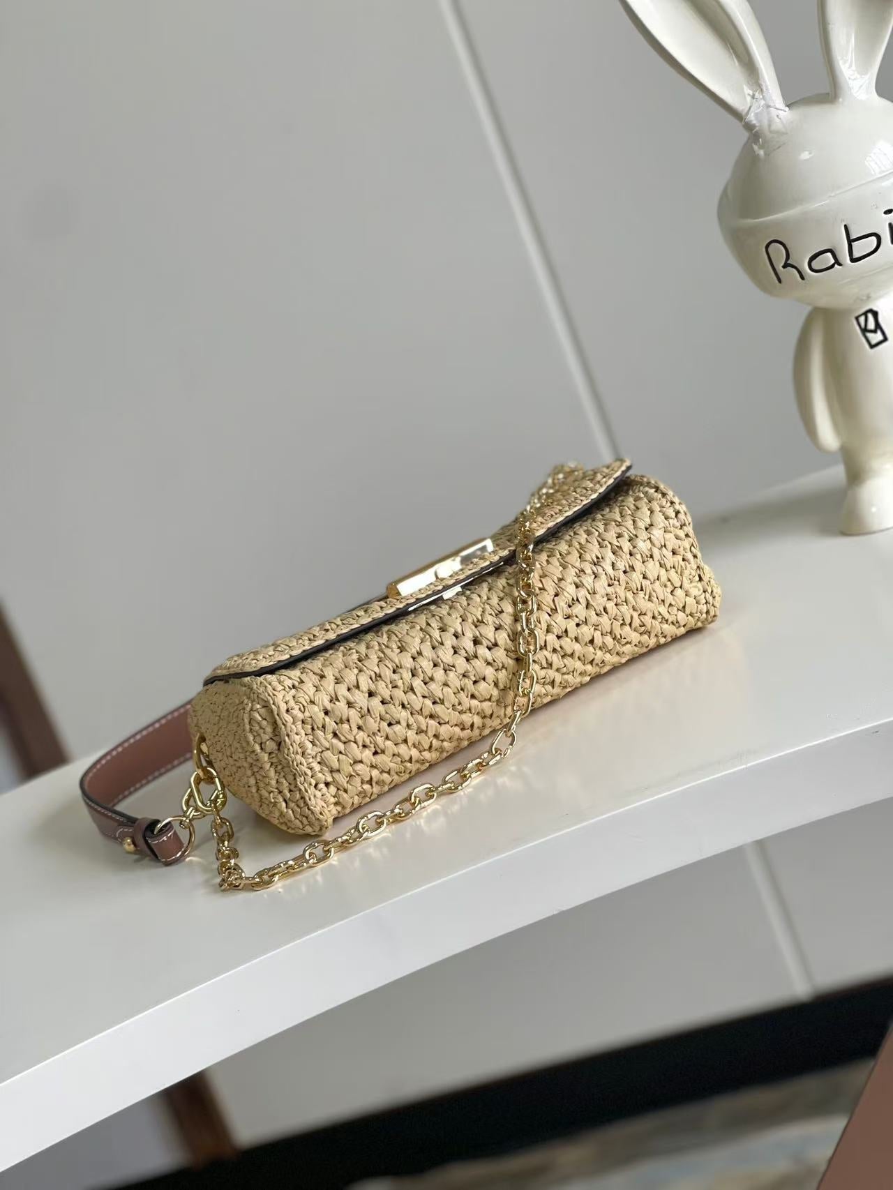LV SHOULDER BAG 24 IN BEIGE WOVEN RAFFIA GOLD HARDWARE