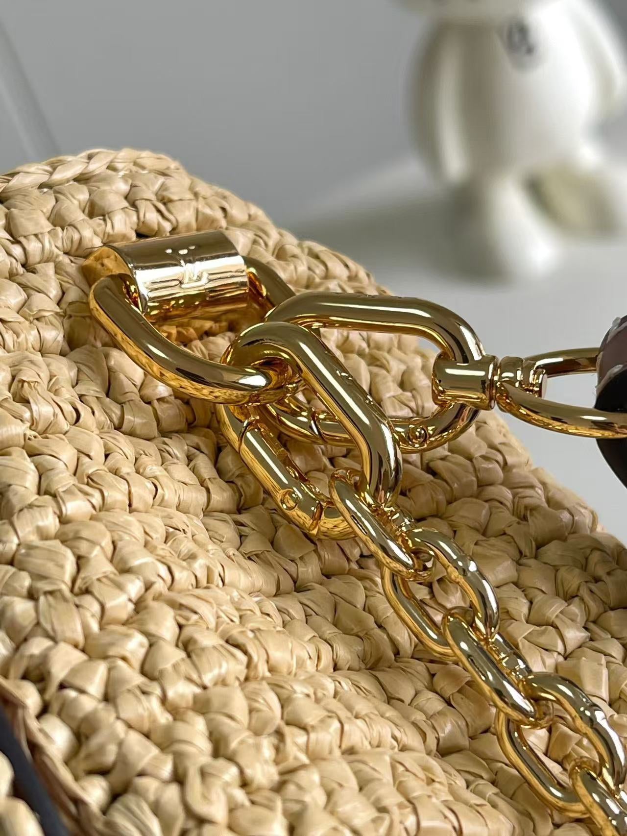 LV SHOULDER BAG 24 IN BEIGE WOVEN RAFFIA GOLD HARDWARE