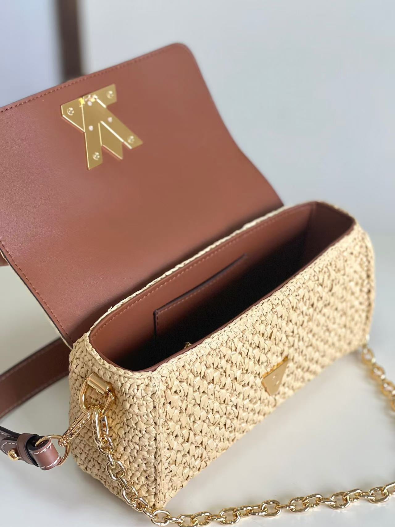 LV SHOULDER BAG 24 IN BEIGE WOVEN RAFFIA GOLD HARDWARE