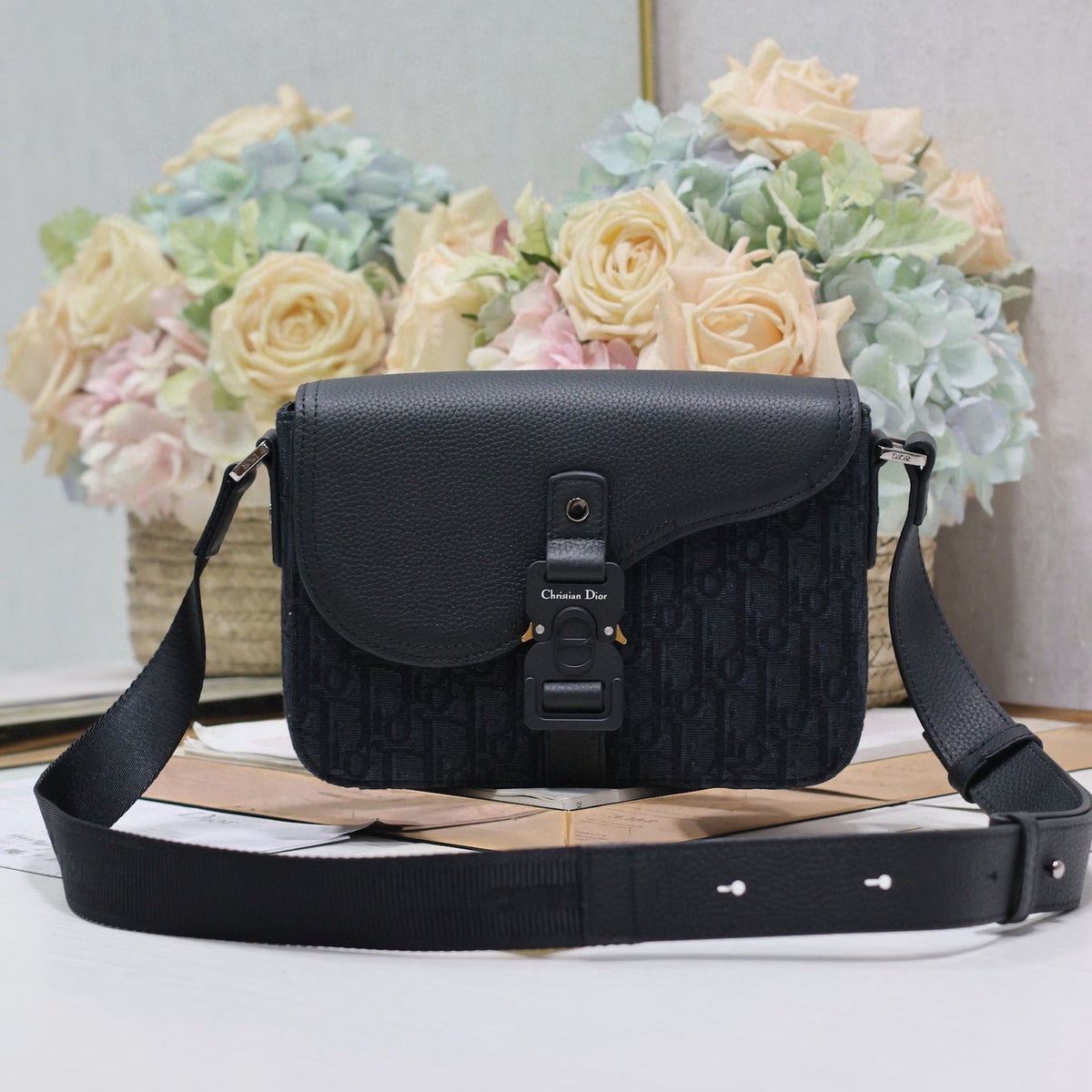 MEDIUM SADDLE MESSENGER BAG IN BLACK OBLIQUE JACQUARD AND BLACK GRAINED CALFSKIN