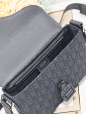 MEDIUM SADDLE MESSENGER BAG IN BLACK OBLIQUE JACQUARD AND BLACK GRAINED CALFSKIN