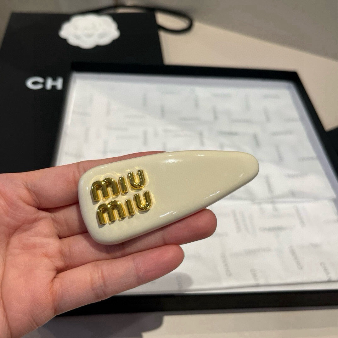 HAIR CLIPS IN BEIGE SHINY METAL (ONE PAIR)