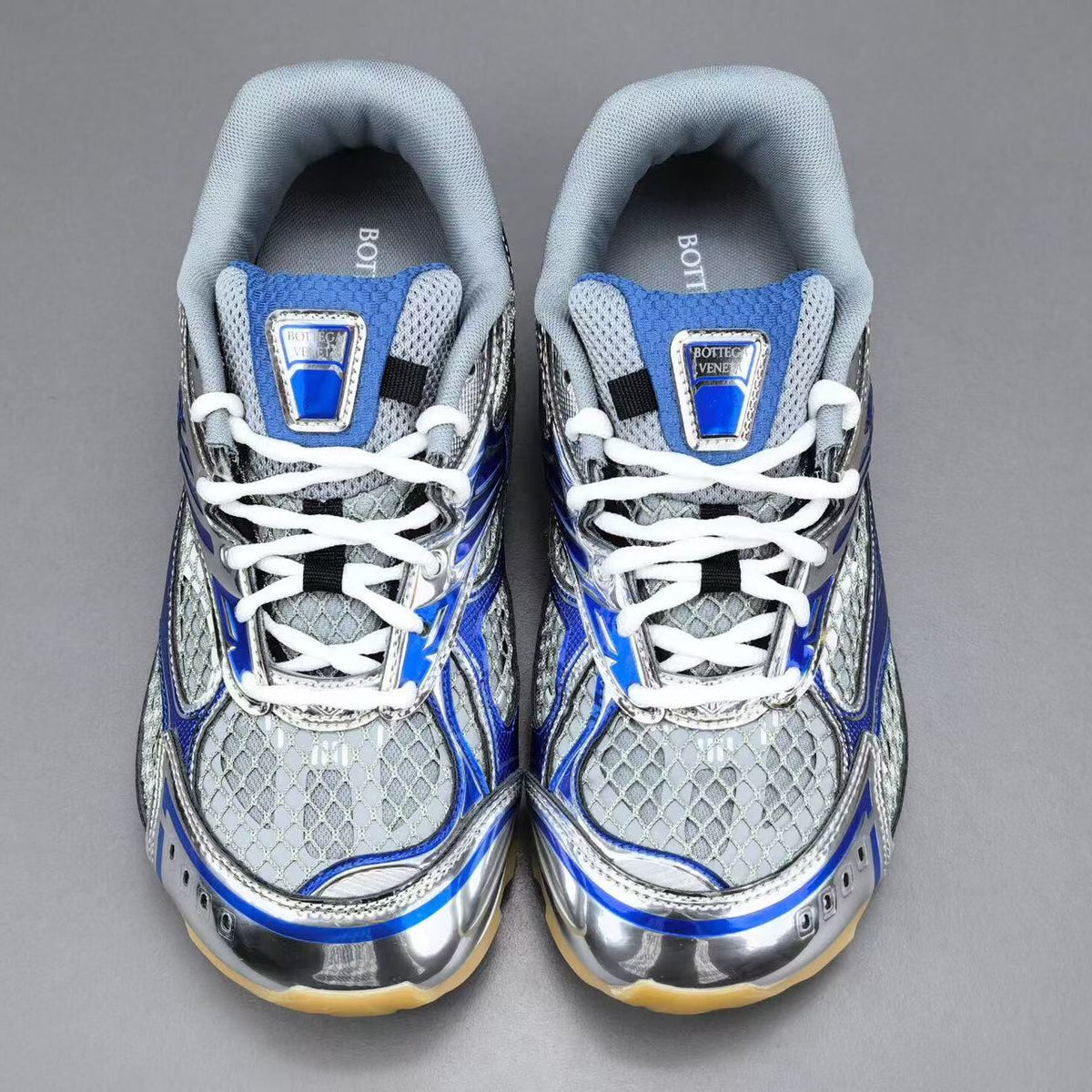 BV SNEAKERS IN SILVER AND BLUE MESH