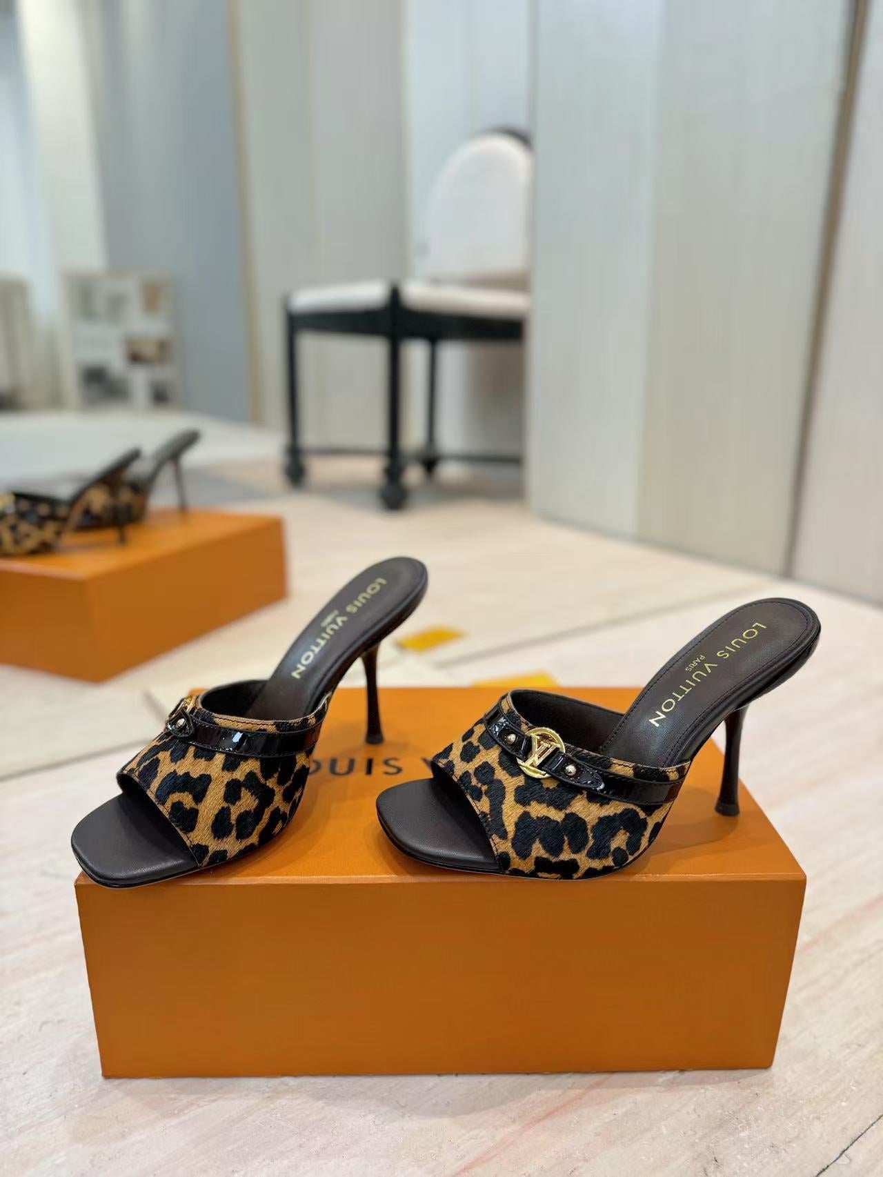 LV LEOPARD HIGH MULES IN BLACK AND BROWN FUR