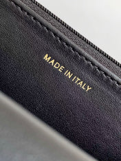 CC FLAP BAG 19 IN BLACK CALFSKIN GOLD HARDWARE