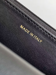 CC FLAP BAG 19 IN BLACK CALFSKIN GOLD HARDWARE