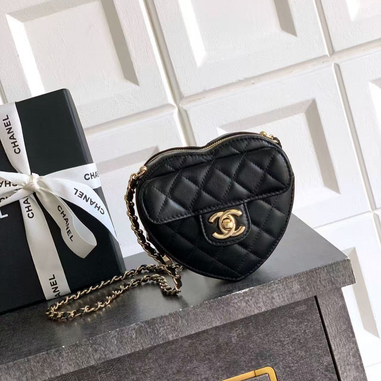 CC HEART QUILTED SHOULDER BAG 19 IN BLACK CALFSKIN TP3