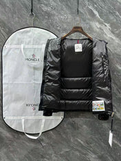 MONCLER PUFFER JACKET IN BLACK