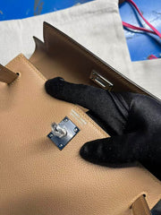 KELLY DANSE 22 TAN BROWN IN CALFSKIN SILVER HARDWARE