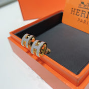 GOLD LACQUERED MINI POP H EARRINGS LIGHT GRAY