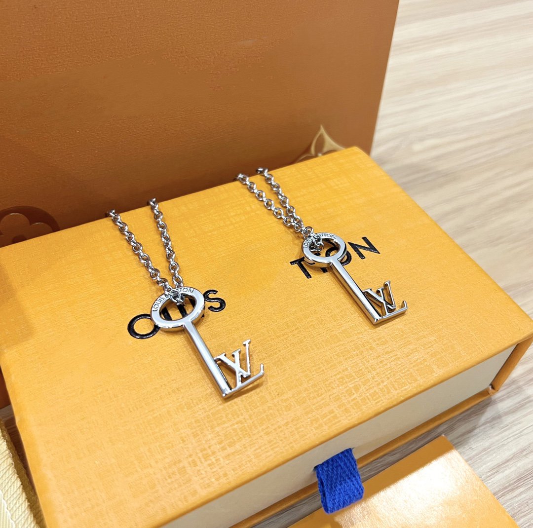 LV KEY PENDANT