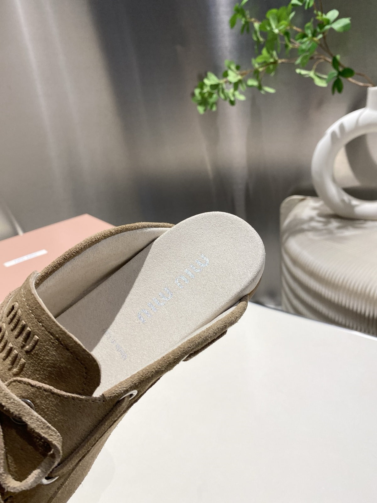 MIU FADED MULE IN LIGHT BROWN ECRU SUEDE