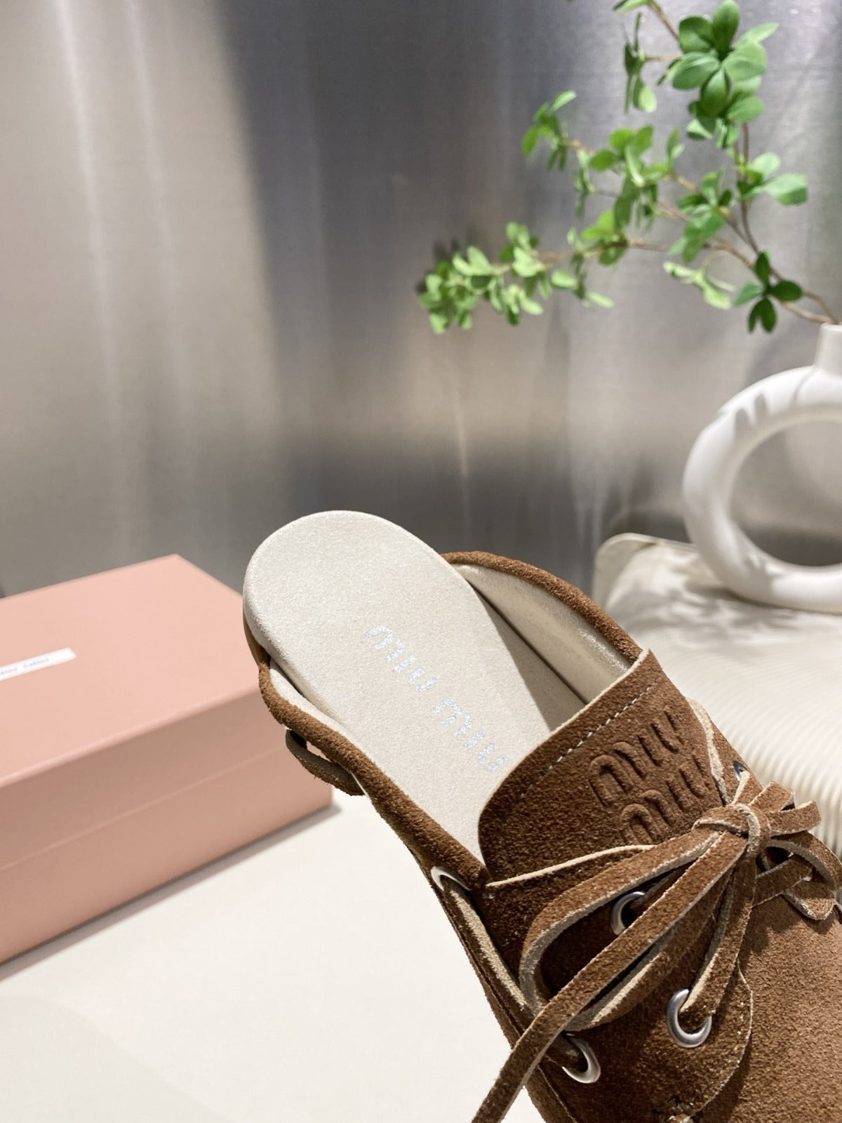 MIU FADED MULE IN BROWN ECRU SUEDE