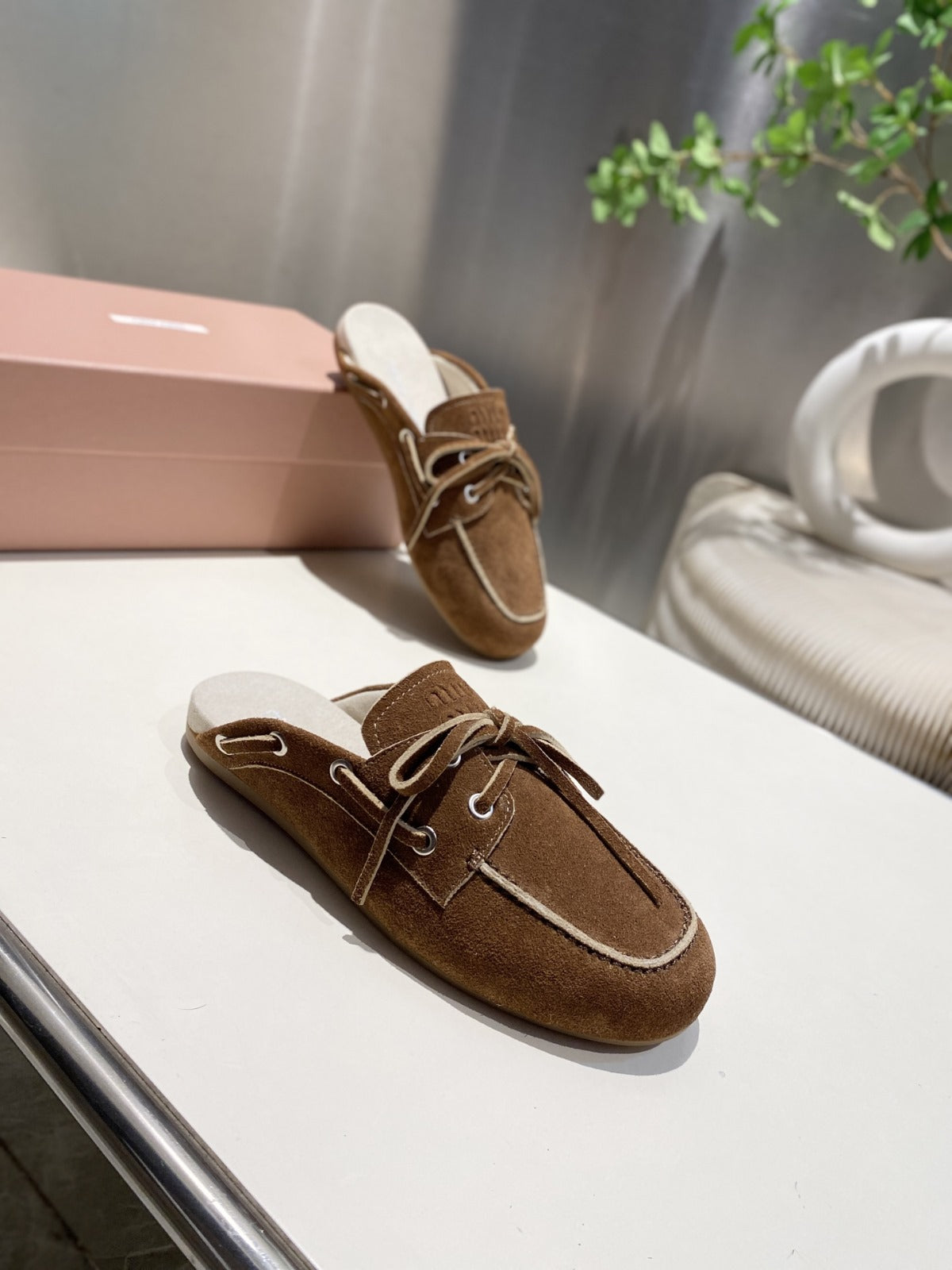 MIU FADED MULE IN BROWN ECRU SUEDE