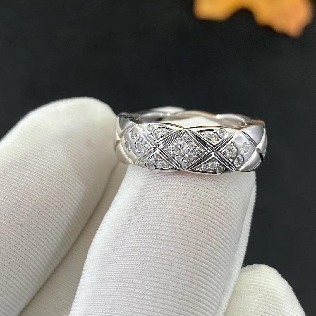 chanel-coco-crush-ring-quilted-motif-small-version-18k-white-gold-diamonds-j10865-coral-11_59c62c74-2977-44ad-a90a-738d94900469.jpg