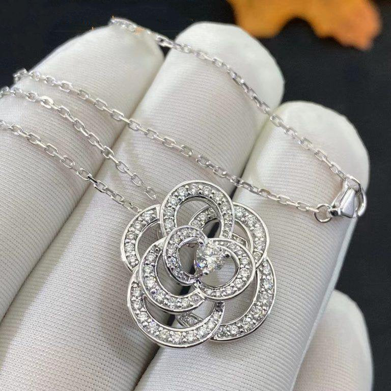 chanel-fil-de-camelia-necklace-18k-white-gold-diamonds-j2530-coral-1-768x768_2e15bbf8-a17f-4e44-a3e0-e4a4700f6f15.jpg