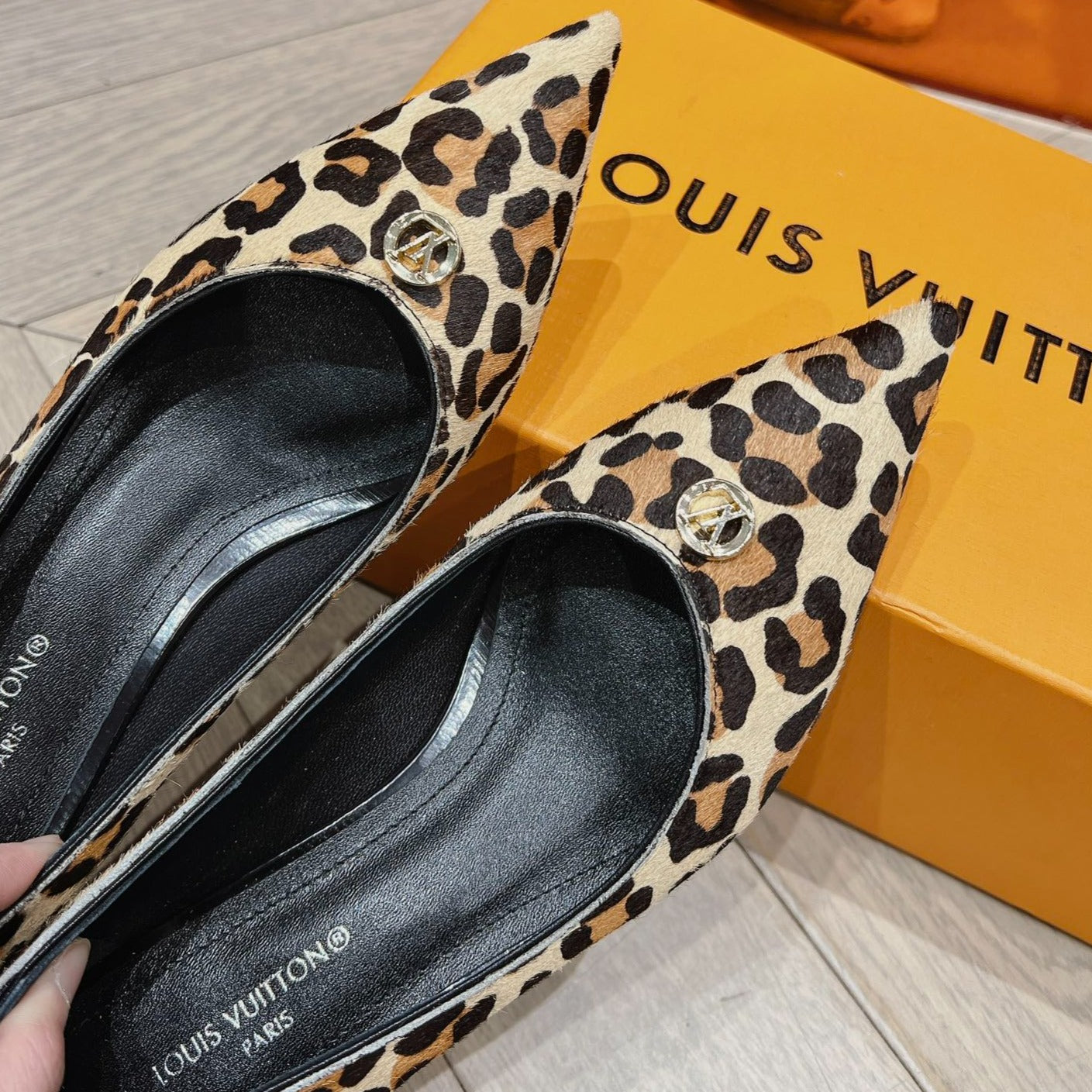LV SINGLE LOW HEEL PUMP YELLOW LEOPARD