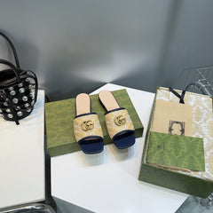 GG MATELASSÉ CANVAS SLIDES WHITE LOGO