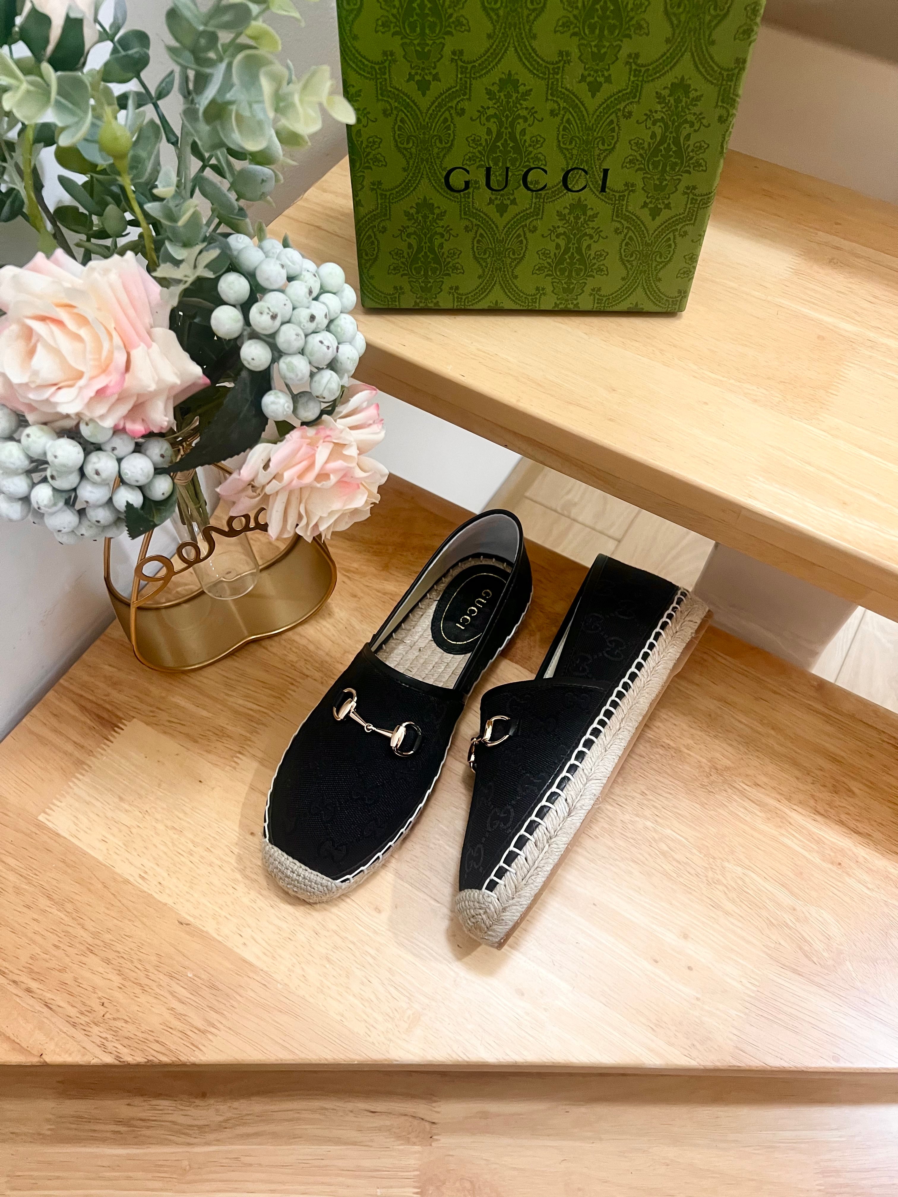 WOMEN'S ESPADRILLE WITH HORSEBIT IN BLACK CANVAS