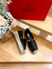 FLAT ESPADRILLE IN BLACK CALFSKIN 2 CM WITH STUDS