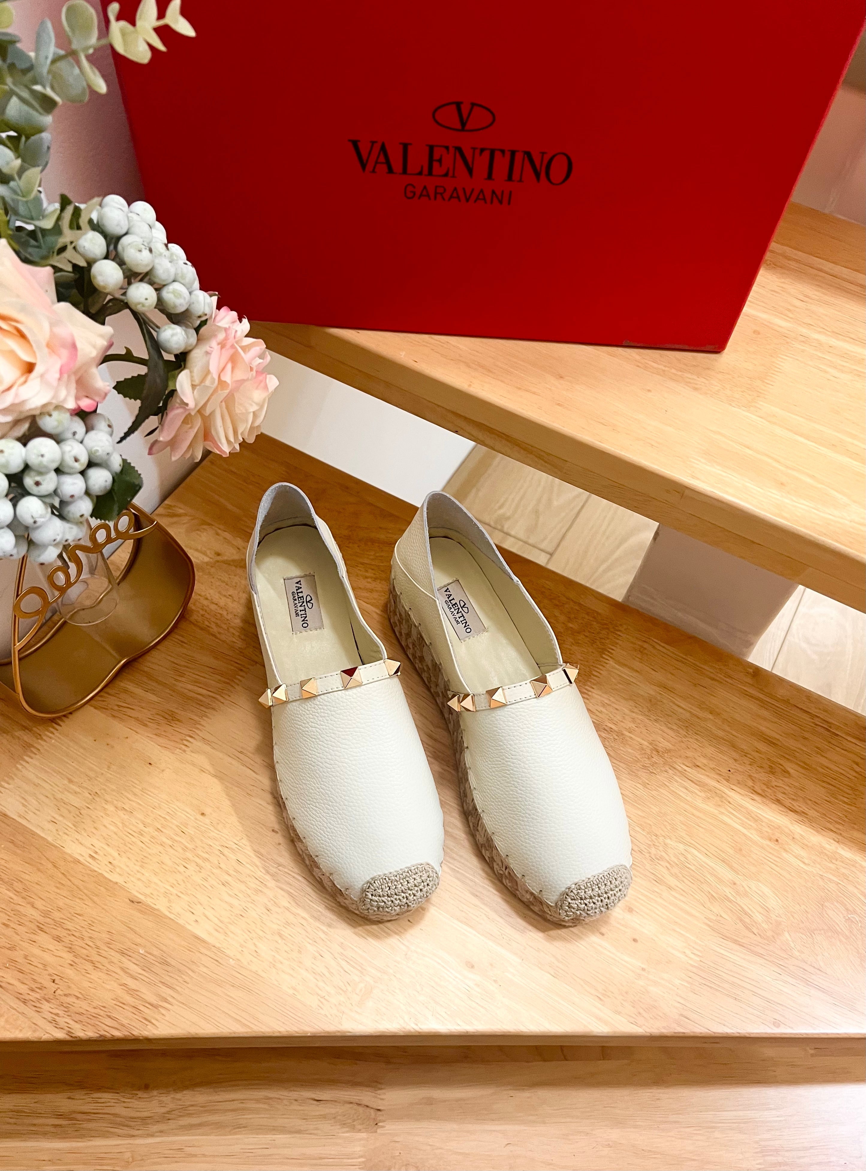 FLAT ESPADRILLE IN WHITE CALFSKIN 2 CM WITH STUDS