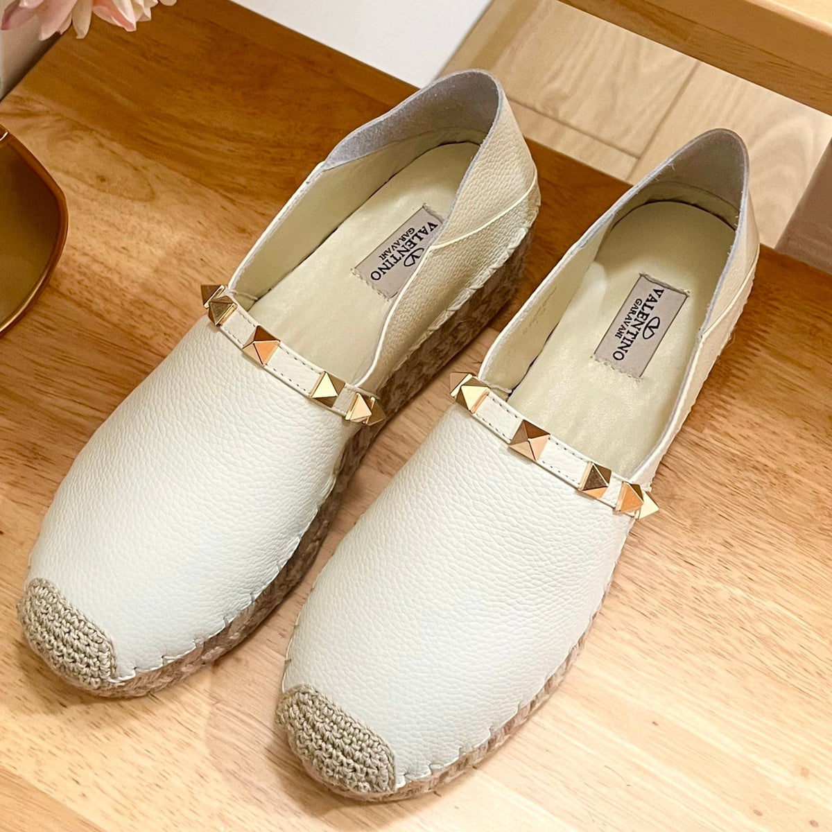 FLAT ESPADRILLE IN WHITE CALFSKIN 2 CM WITH STUDS