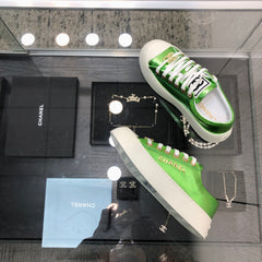 CASUAL SNEAKER IN EMERALD GREEN METALLIC LAMBSKIN WITH GOLD LOGO