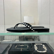 THONG SLIDE IN BLACK SUEDE WITH WHITE DOT