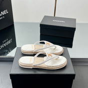 FLIP-FLOPS IN WHITE LAMBSKIN WITH RAFFIA
