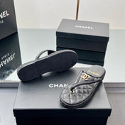 FLIP-FLOPS IN BLACK LAMBSKIN WITH RAFFIA