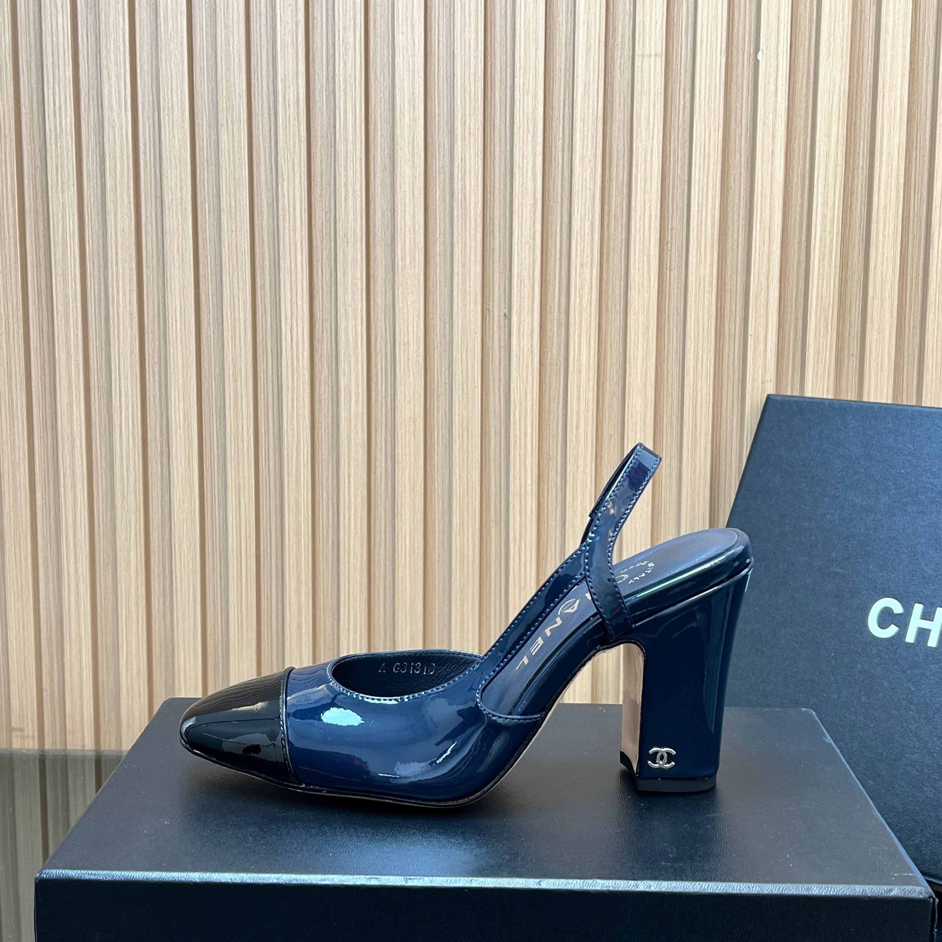 CHANEL 25S SLINGBACK SHOES IN BLUE AND BLACK GLOSSY CALFSKIN