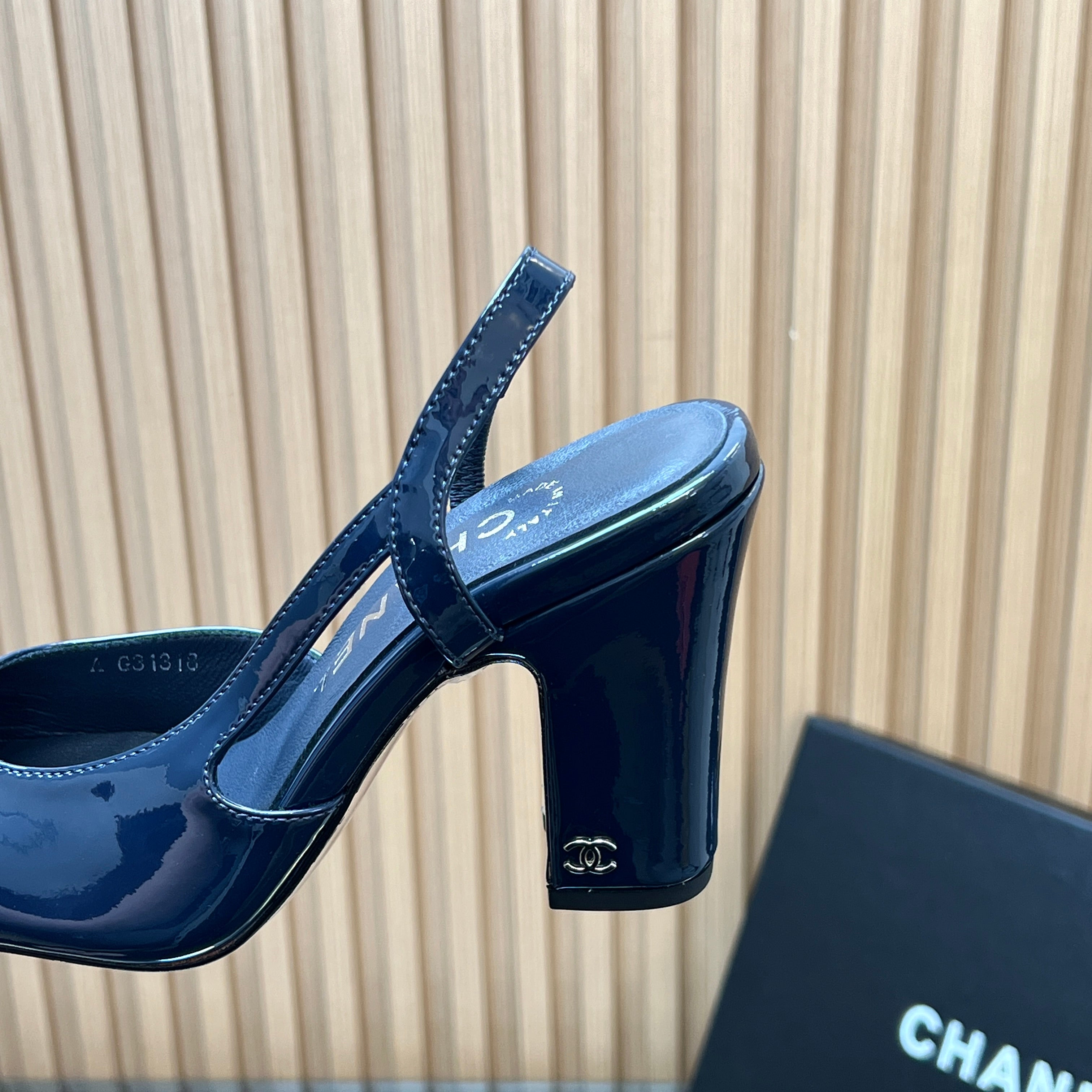 CHANEL 25S SLINGBACK SHOES IN BLUE AND BLACK GLOSSY CALFSKIN