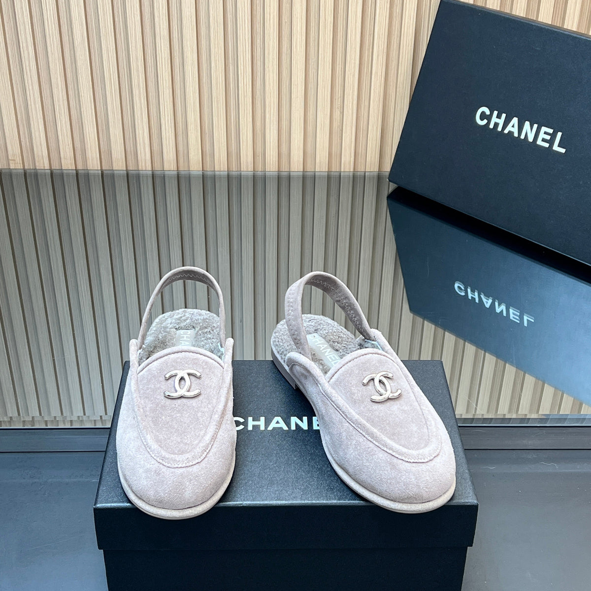 CHANEL 25S BACK STRAP MULE 15MM IN LIGHT PURPLE SUEDE AND WOOL SILVER HARDWRE