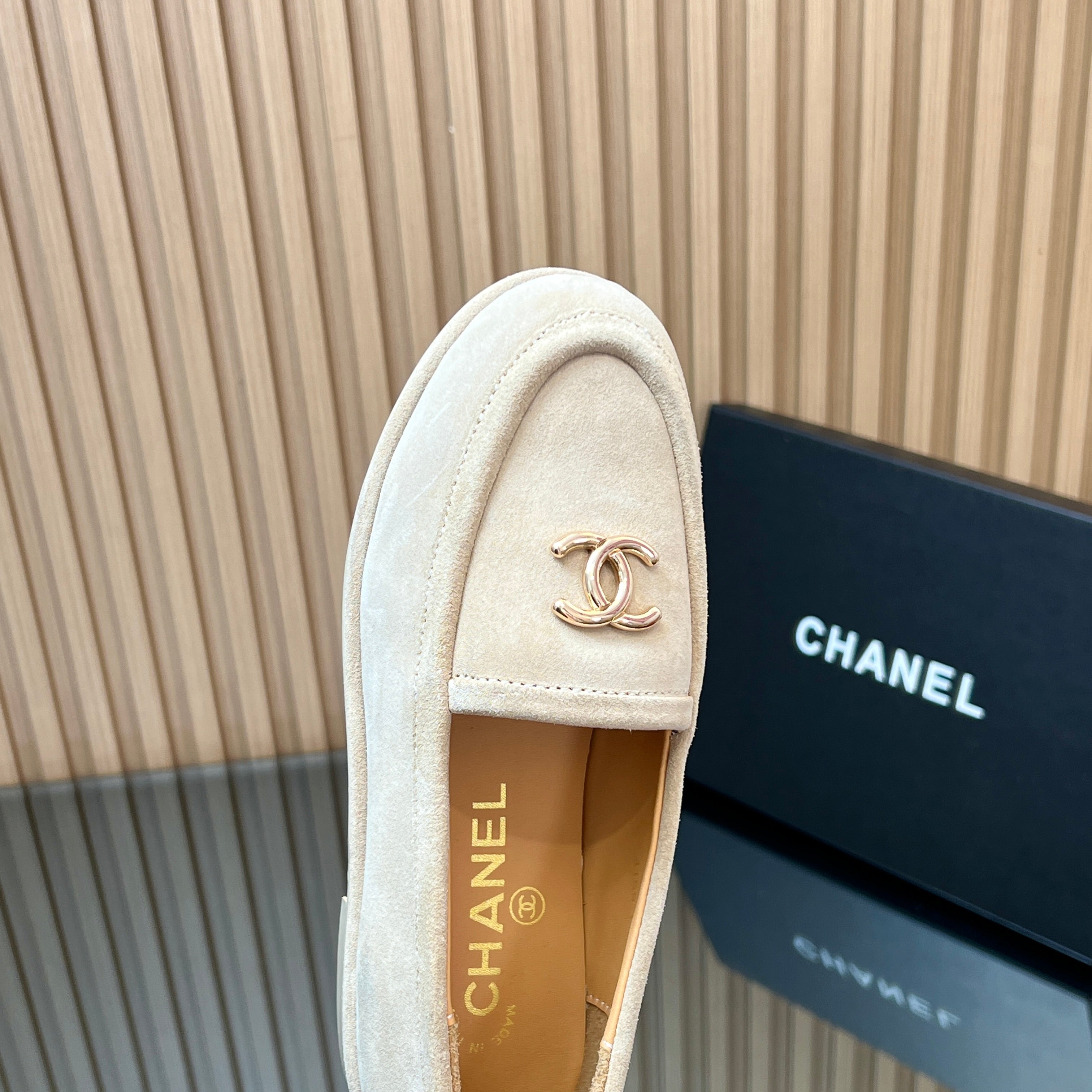 CHANEL 25S TEDDY LOAFER 15MM IN LIGHT BEIGE SUEDE GOLD HARDWRE