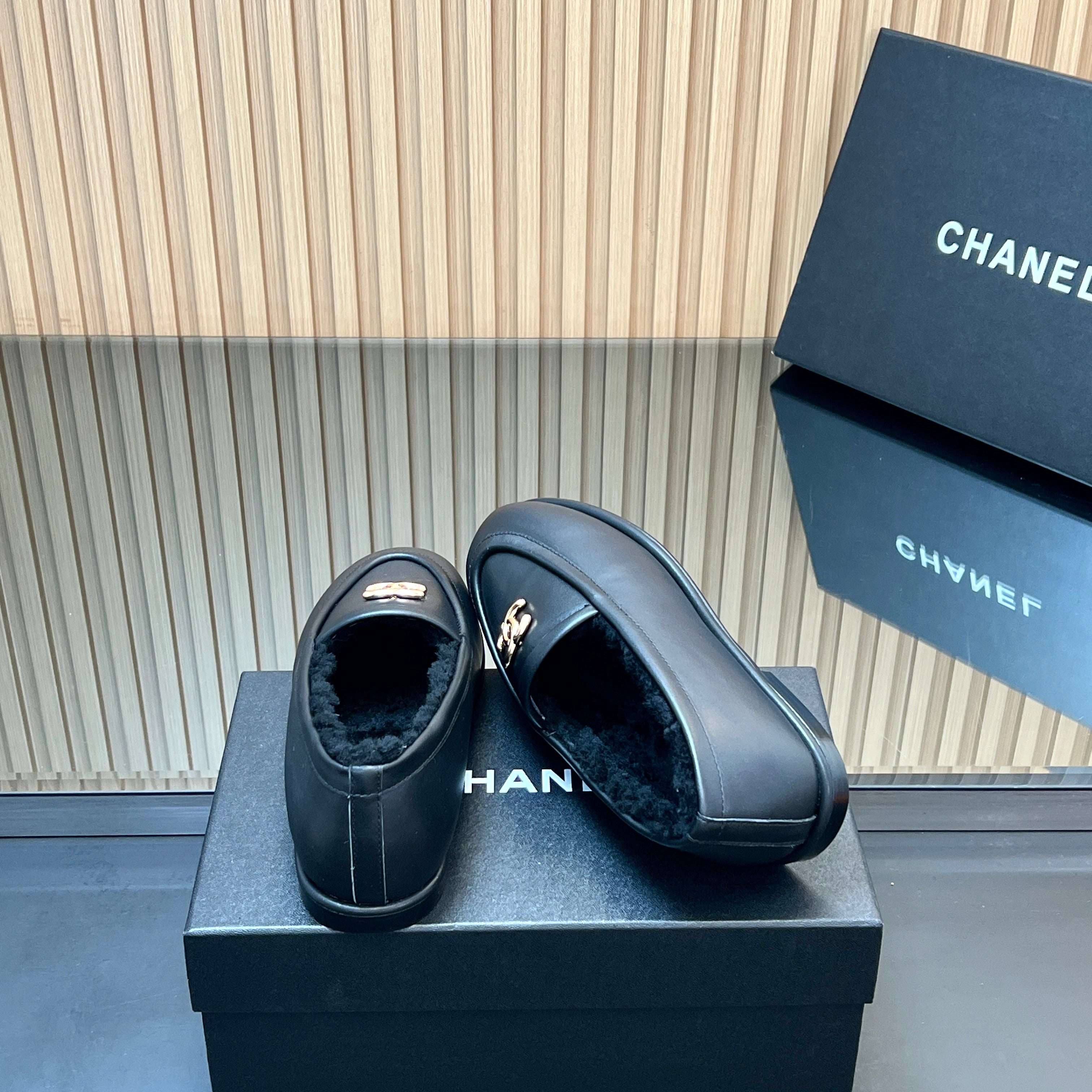 CHANEL 25S MARY JANE BALLET FLATS IN BLACK CALFSKIN AND SOLF FLEECE LINING