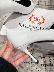 POINTED HIGH PUMPS IN WHITE PATENT CALFSKIN WITH CRYSTAL BUCKLE