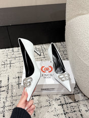 POINTED HIGH PUMPS IN WHITE PATENT CALFSKIN WITH CRYSTAL BUCKLE