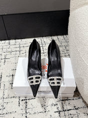 POINTED HIGH PUMPS IN BLACK PATENT CALFSKIN WITH CRYSTAL BUCKLE