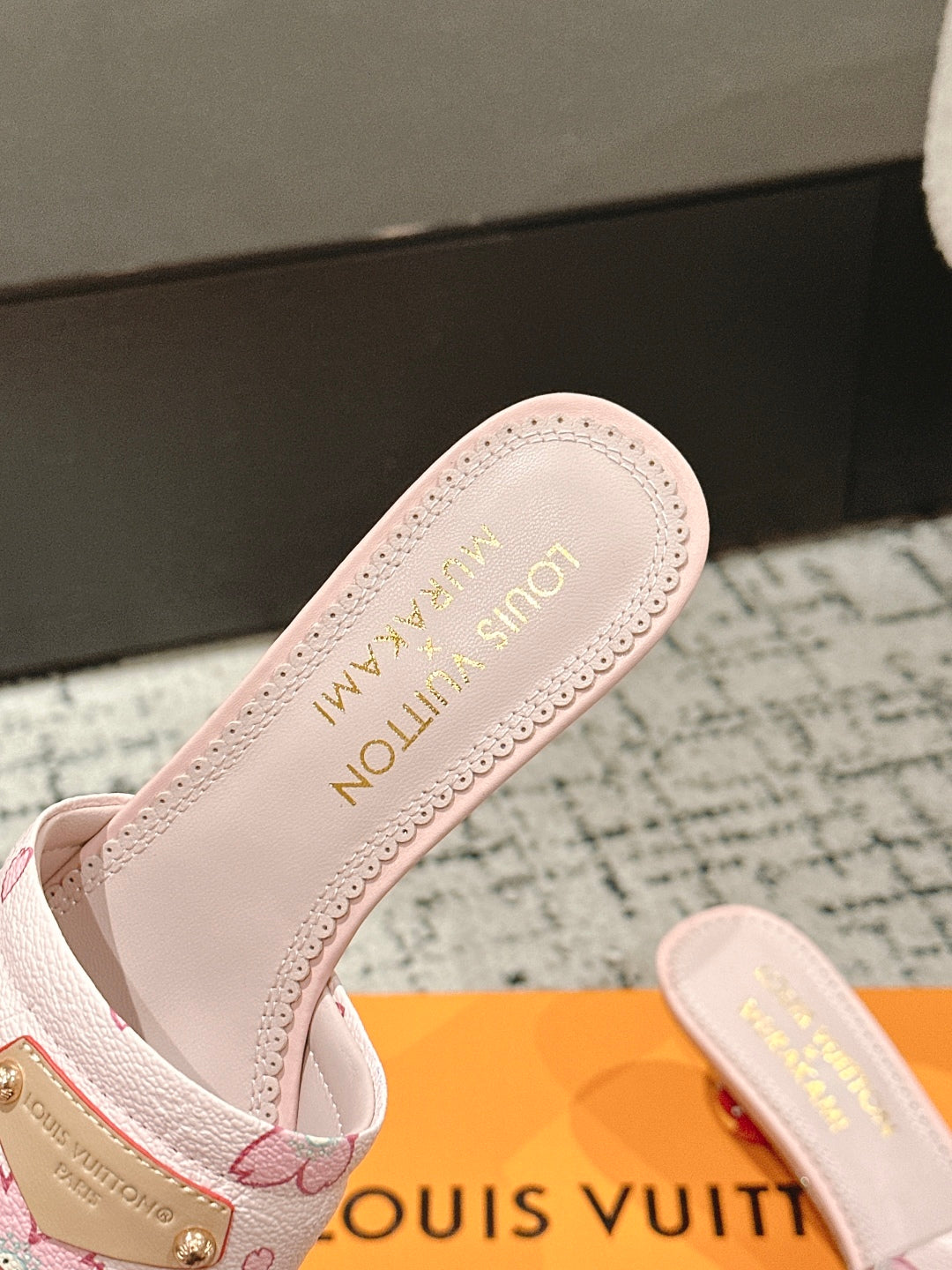 LV CHERRY HIGH HEELS 25S 55 MM IN LIGHT PINK CALFSKIN STYLE 1