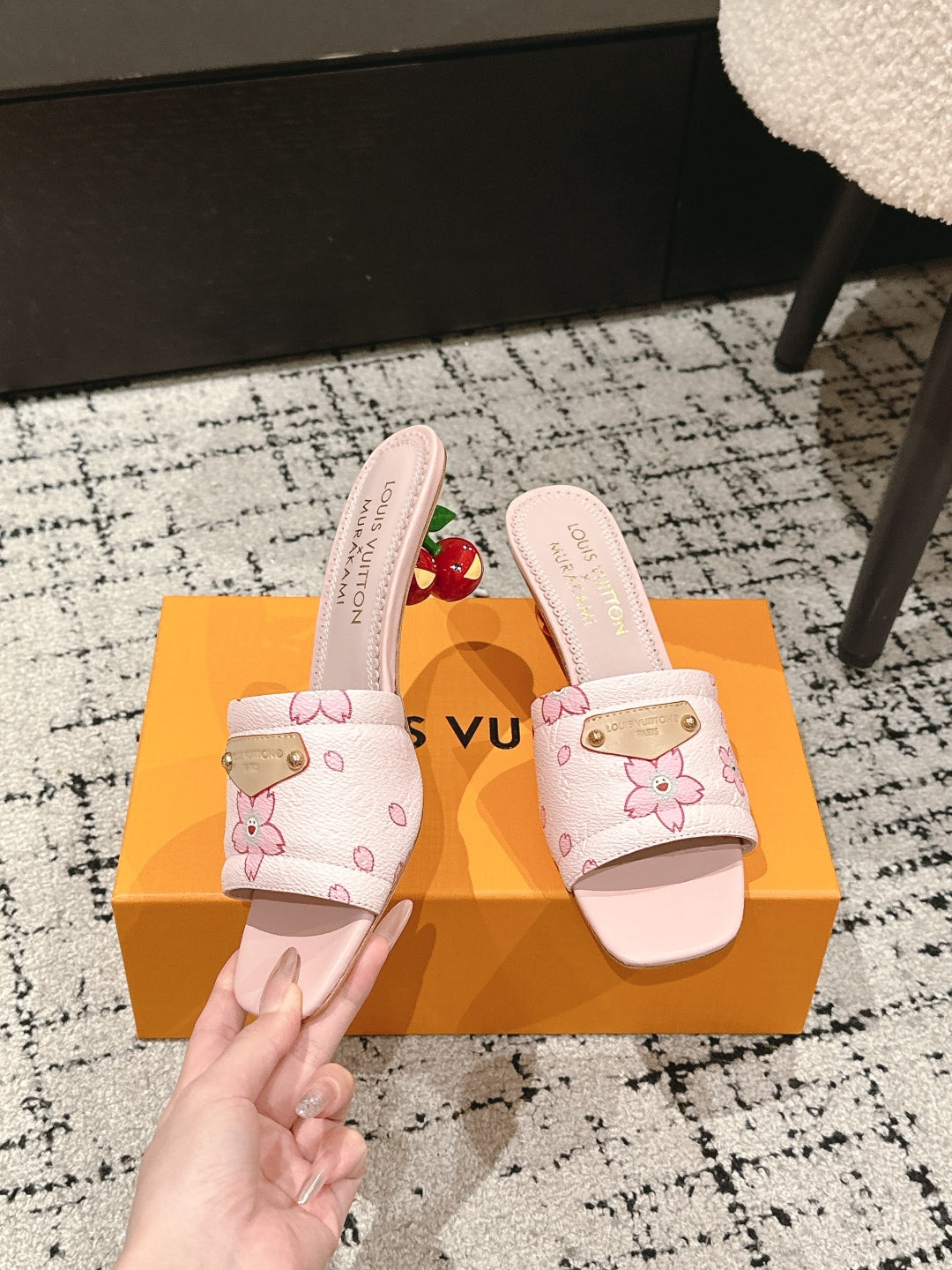 LV CHERRY HIGH HEELS 25S 55 MM IN LIGHT PINK CALFSKIN STYLE 1