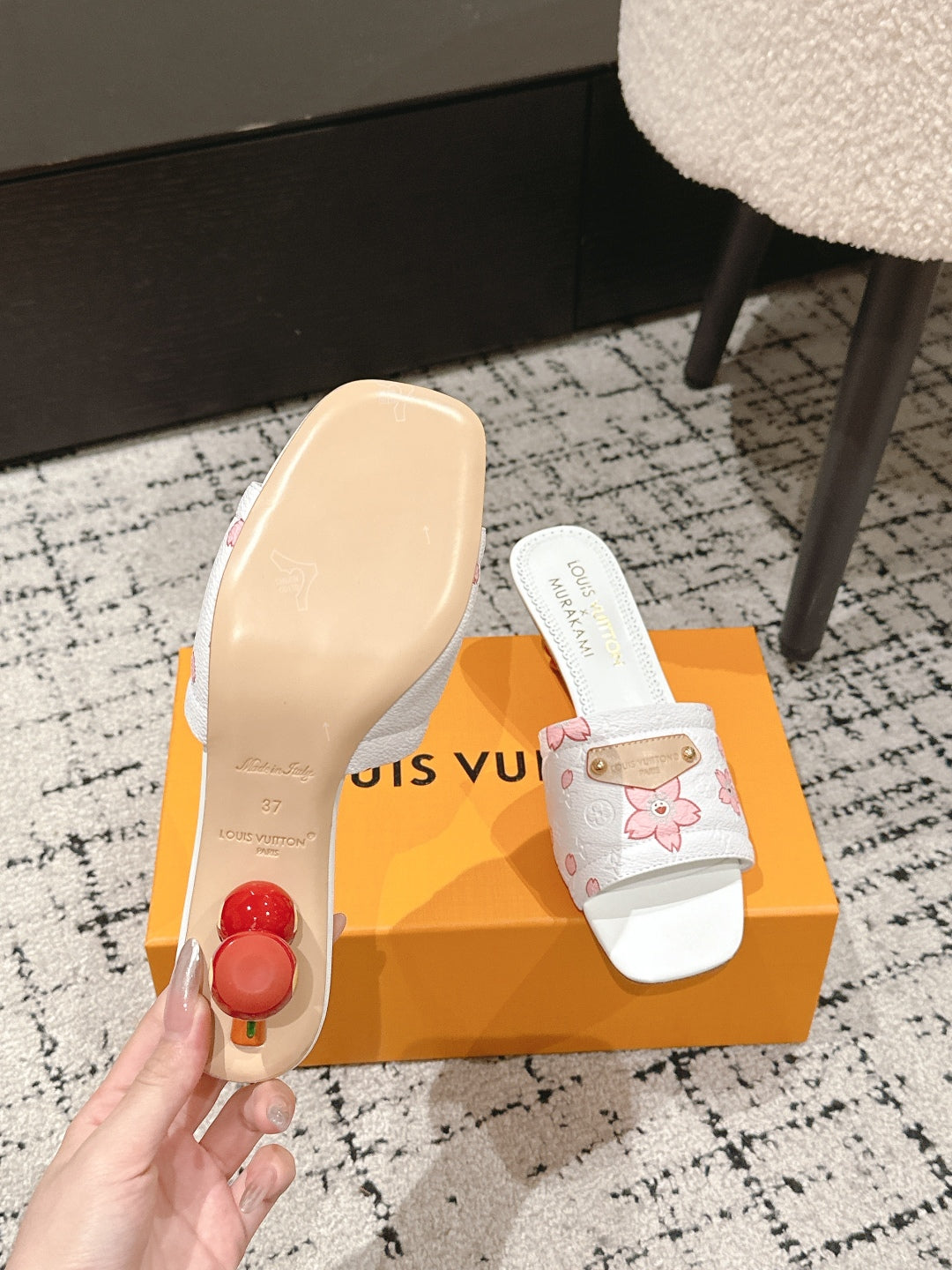 LV CHERRY HIGH HEELS 25S 55 MM IN WHITE CALFSKIN STYLE 3